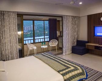 Lavasa Luxury Lakeview Studio - Lavasa - Bedroom