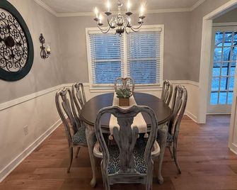 Top of the Terraces w/optional Golfcart rental - Peachtree City - Essbereich