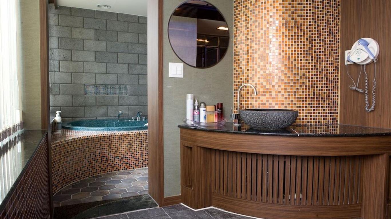 تشيونان بي هوتل