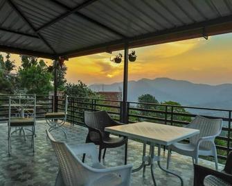 Aaryam villa - Mukteshwar - Balcón