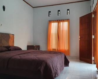 Gani Homestay - Kuta - Bedroom
