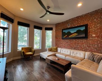 Uptown Castle - City Views - Theater & Convention District! - Denver