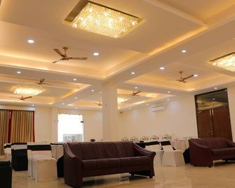 Hotel Clarks Inn Express Bharatpur - Bharatpur - Lobby