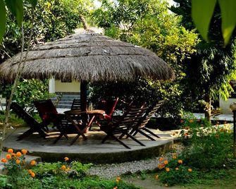 Travellers Jungle Camp-Sauraha - Sauraha - Innenhof