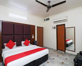 Hotel Ashoka International - Kanpur - Bedroom