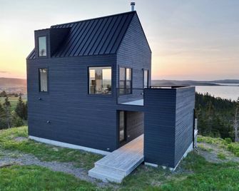 2br Architect-Designed Oceanview Escape With Deck - Port Rexton - Building