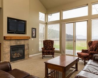 Running Y Ranch Vacation Home Rentals - Klamath Falls - Obývací pokoj