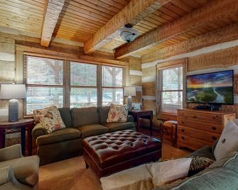 Log Cabin near Lake Glenville - Cullowhee - Living room