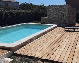 Villa confortable avec piscine privée à Saint-Saturnin-lès-Apt - Saint-Saturnin-lès-Apt - Pool