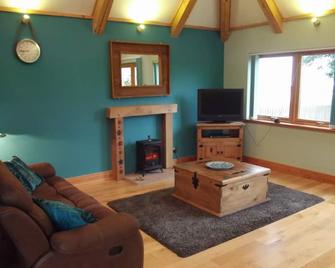 Scottish Highlands Invergordon By NC500 Route Minimum 3 nights Any Start Day - Invergordon - Living room