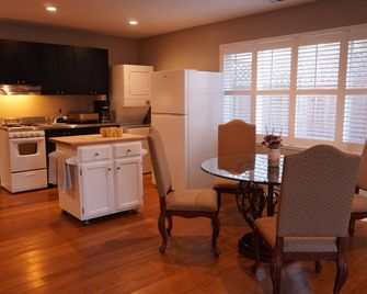 Spacious one bedroom apt in the heart of wine country - Solvang - Kitchen