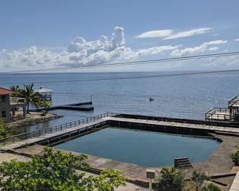 Coral View Beach Resort - Utila - Piscina