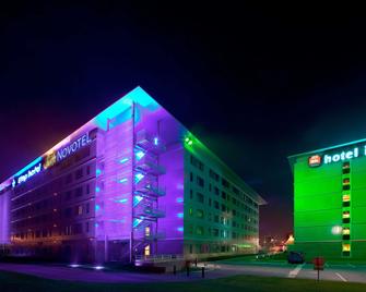 Hotelf1 Roissy Aéroport Cdg PN 2 - Roissy-en-France - Building