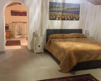 Charming House in Civitaquana with Pool - Civitaquana - Habitación