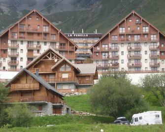 Apartment 4 Pers / 300m Of Balneotherapy And Shops - Saint-François-Longchamp - Bâtiment
