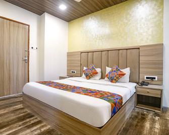 Fabhotel Priceless - Mumbai - Bedroom