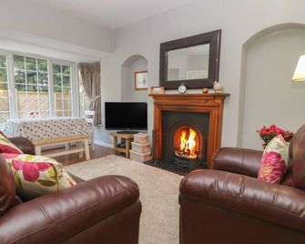 Wedgewood Cottage - Leyburn - Living room