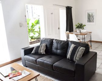 Motel Nomad Cairns - Cairns - Living room