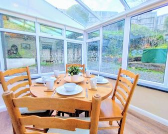 Waterwitch Cottage - St. Columb - Dining room