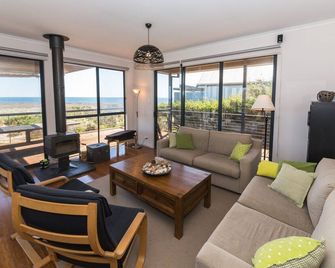 20 Lady Bay Road - Normanville - Living room