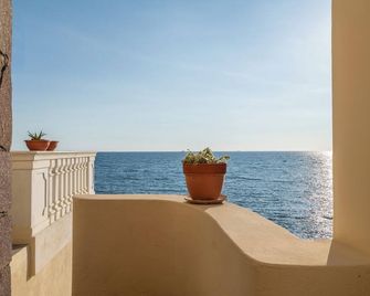 Falling Stars Home by Pleiades Home - 로시그나노 마리티모 - 발코니