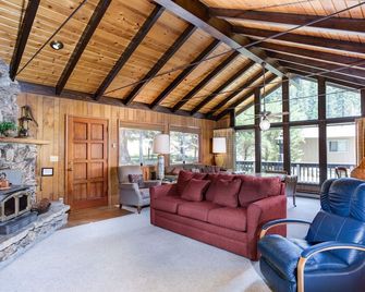 4B Mountain Memory - North Wawona - Salon