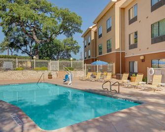 Fairfield Inn & Suites by Marriott San Antonio SeaWorld/Westover Hills - San Antonio - Piscina