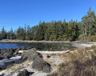 Immaculate deluxe oceanfront condo in beautiful Ucluelet - Ucluelet
