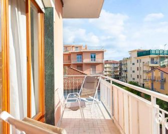 Eveten Apartments - Diano Marina - Diano Marina - Balkon