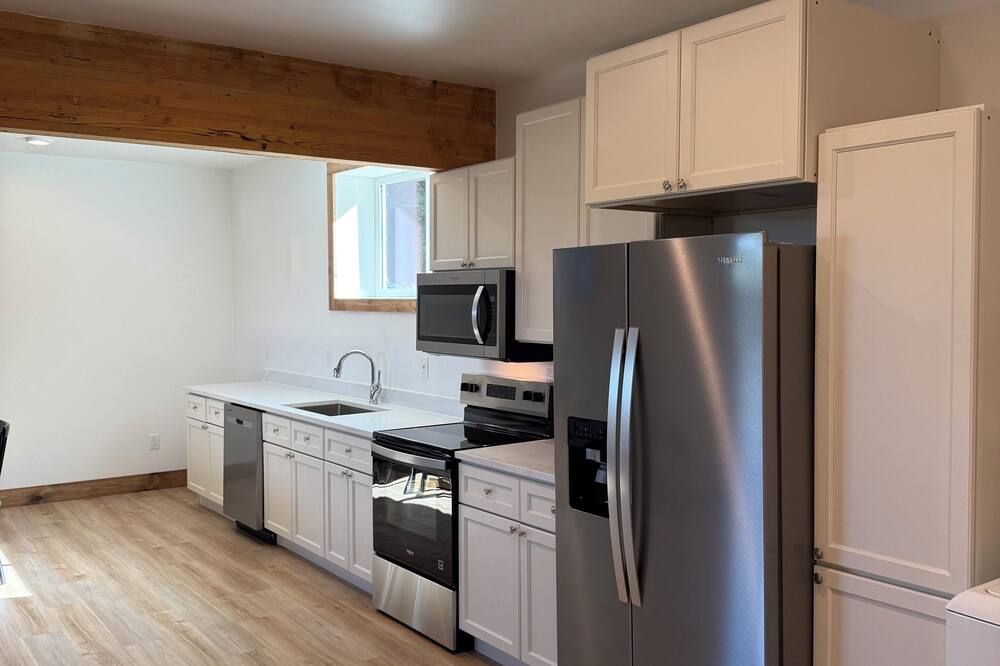 Beautiful 3-bedroom, 2.5-bath townhome in a prime Delta Junction near FtGreely - Delta Junction - Kitchen