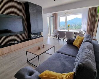 Mountain View Retreat Apartment - private parking - בראסוב - סלון