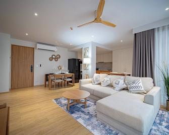 Beachside Residences By Nla - Phuket City - Living room
