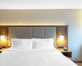 Holiday Inn Express & Suites Phoenix - Airport North By IHG - Phoenix - Bedroom