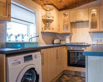 Pippin, Tranquil Scottish Cottage with Hot Tub - Airdrie - Cozinha
