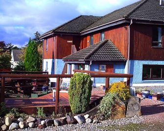 Snowgoose Apartments & Bunkhouse - Fort William - Building