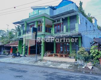 Ms Hotel Pangandaran Mitra RedDoorz - Pangandaran - Building