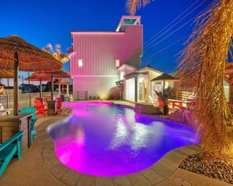 Pool, Rooftop w/ Island Views, Blocks to Beach Seas Your Dreams by Avantstay - Port Aransas - Pool