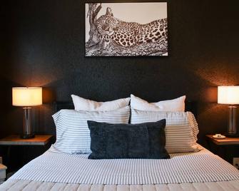 Home In The Heart Of Alvin! - Alvin - Bedroom