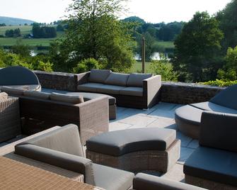 Chateau de l Aviette - Rancennes - Givet - Binnenhof