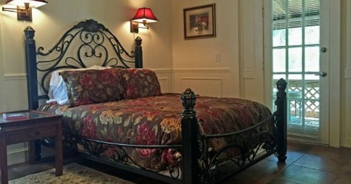 Bed of Roses Bed and Breakfast from . Jefferson Hotel Deals & Reviews ...