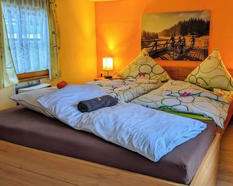 'Sporthütten Nassau' Ihr zentrales Domizil an der Blockline - Rechenberg-Bienenmühle - Schlafzimmer