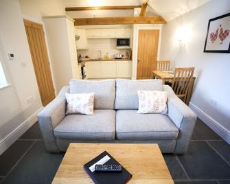 Beautifully converted cottage in lovely South Cotswold village - Badminton - Вітальня