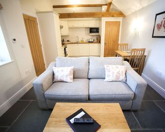 Beautifully converted cottage in lovely South Cotswold village - Badminton - Living room