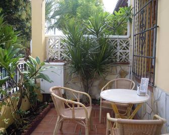 Hostal Moscatel - Málaga - Patio