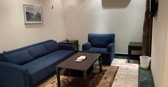 Delmon Hotel Suites - Jeddah - Living room