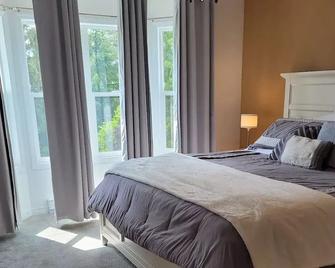 Blissful 4 bedroom Oasis Abbotsford, BC - Abbotsford - Bedroom