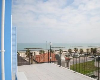 Hotel Eden - Fermo - Balcony