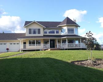 Harvelle House Bed & Breakfast - Summerland - Edificio
