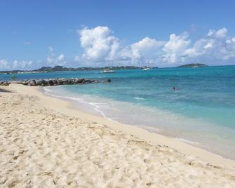 Between land and sea ... Marigot studio on the island Saint Martin - Sandy Ground - Strand