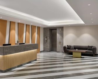 Ramada Encore by Wyndham Lucknow Airport - Лакнау - Рецепція